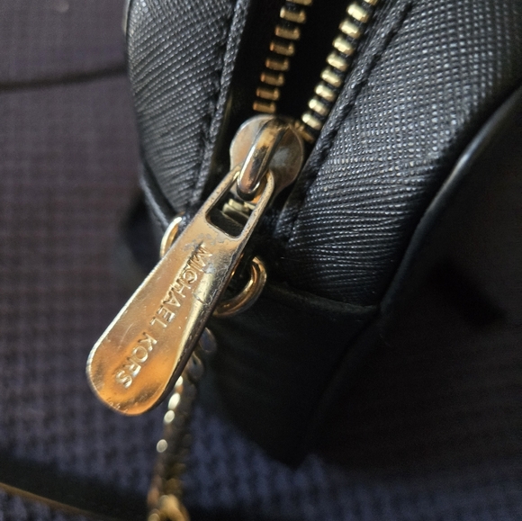 Michael Kors crossbody or shoulder purse - Picture 3 of 3